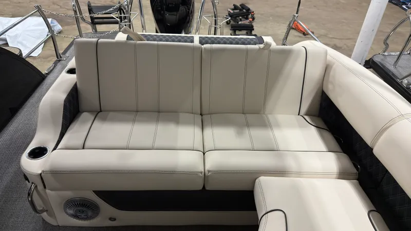 Slide: The Image of Barletta Lusso 25 U 2026 - 29