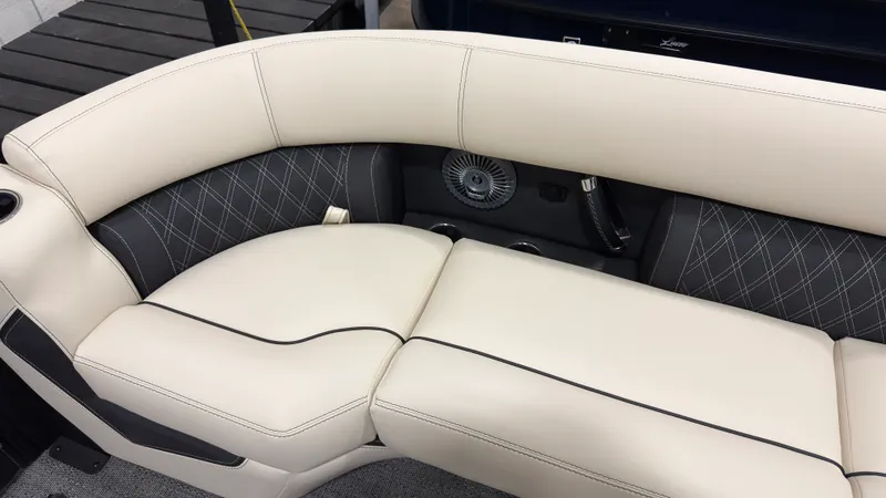 Slide: The Image of Barletta Lusso 25 U 2026 - 6