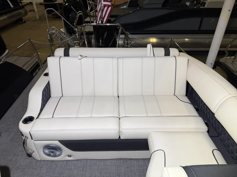 Slide: The Image of Barletta Lusso 25 U 2026 - 42