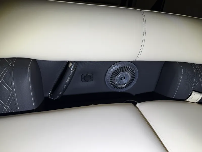 Slide: The Image of Barletta Lusso 25 U 2026 - 23