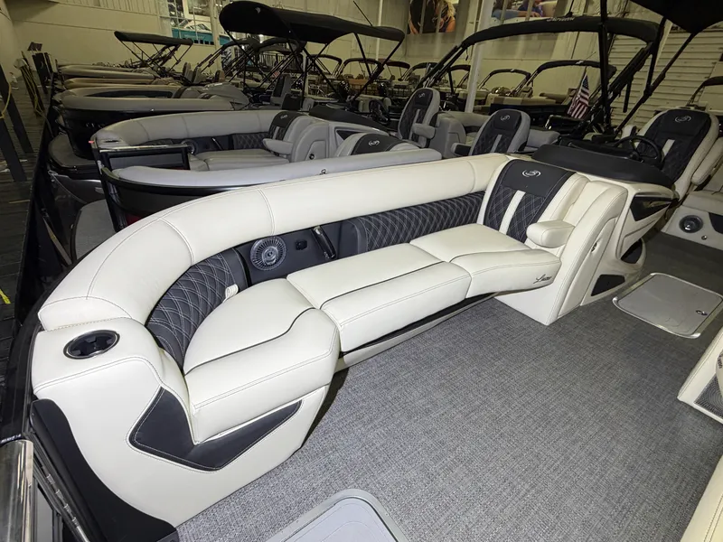 Slide: The Image of Barletta Lusso 25 U 2026 - 13