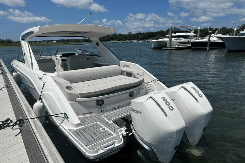 Slide: The Image of Sea Ray 310 SLX OUTBOARD 2022 - 16
