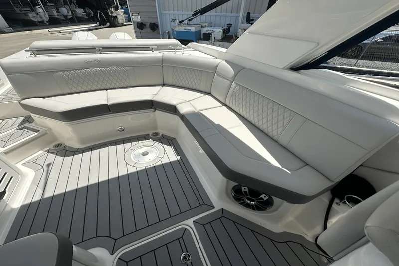 Slide: The Image of Sea Ray 310 SLX OUTBOARD 2022 - 17