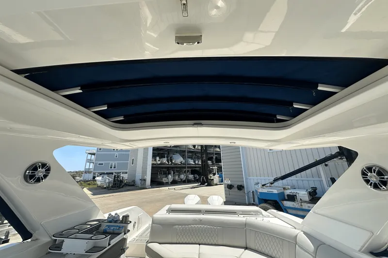 Slide: The Image of Sea Ray 310 SLX OUTBOARD 2022 - 18