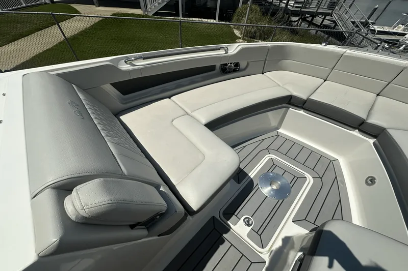 Slide: The Image of Sea Ray 310 SLX OUTBOARD 2022 - 21