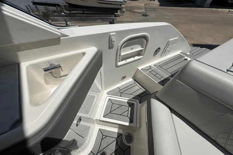 Slide: The Image of Sea Ray 310 SLX OUTBOARD 2022 - 30
