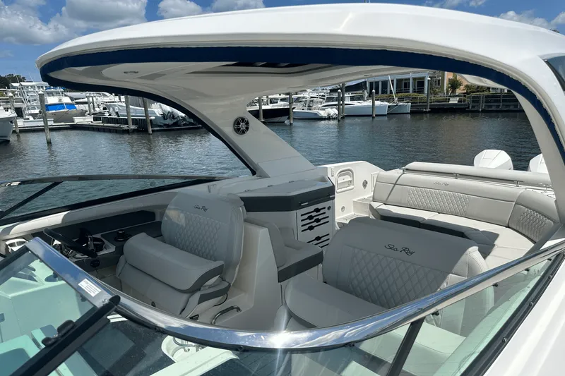 Slide: The Image of Sea Ray 310 SLX OUTBOARD 2022 - 31