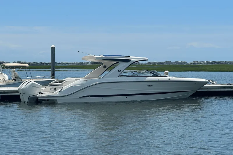 Slide: The Image of Sea Ray 310 SLX OUTBOARD 2022 - 32