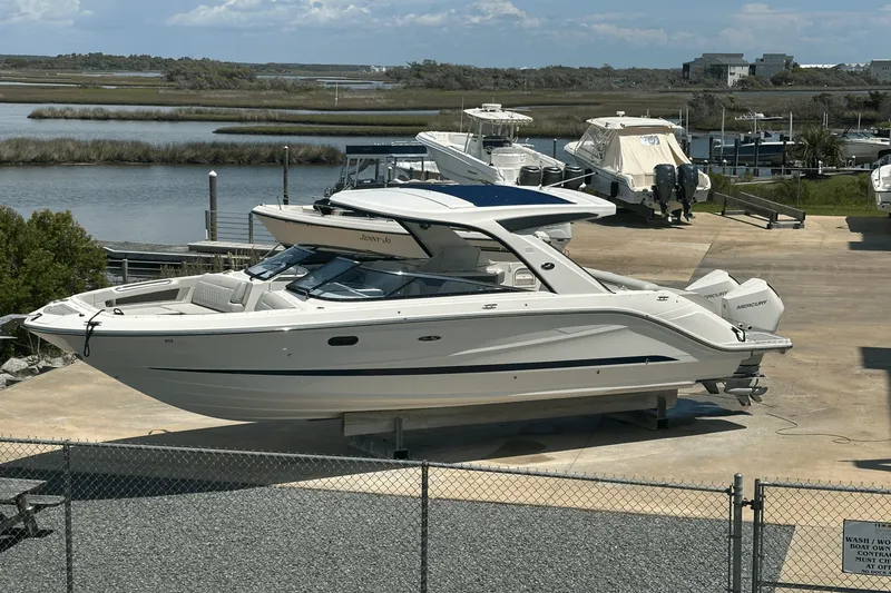 Slide: The Image of Sea Ray 310 SLX OUTBOARD 2022 - 33