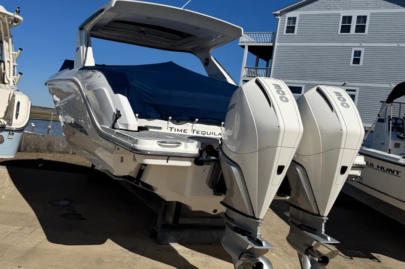 Slide: The Image of Sea Ray 310 SLX OUTBOARD 2022 - 39