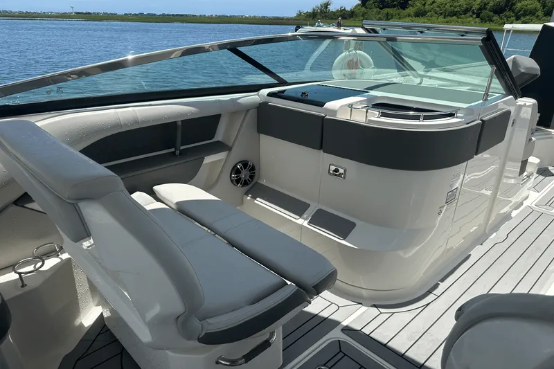 Slide: The Image of Sea Ray 310 SLX OUTBOARD 2022 - 7