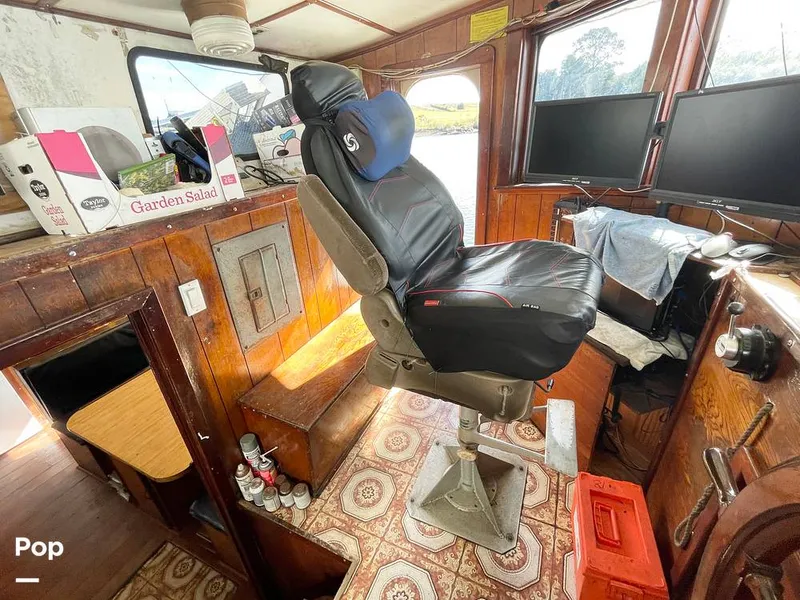 Slide: The Image of Captain's Chair - 13504477