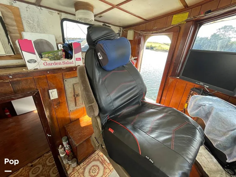 Slide: The Image of Captain's Chair - 13504496