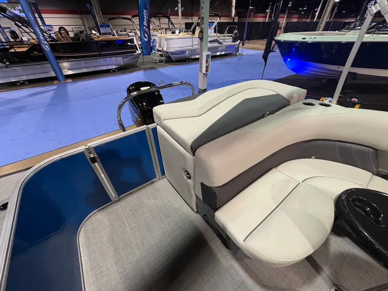 Slide: The Image of Sylvan Mirage 820 Cruise 2026 - 10