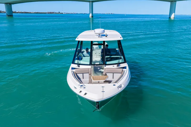 Slide: The Image of Boston Whaler 330 Vantage 2026 - 11