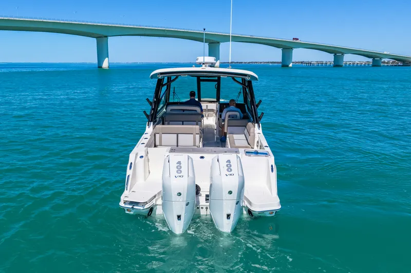 Slide: The Image of Boston Whaler 330 Vantage 2026 - 13