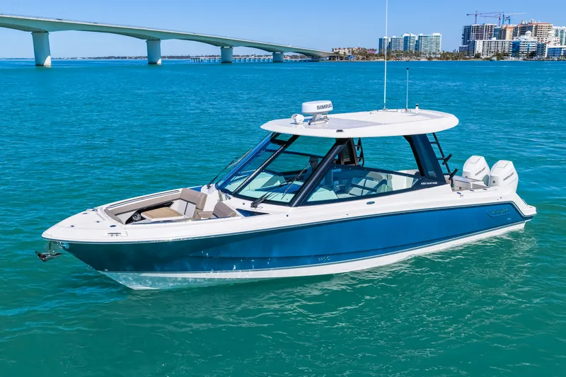Slide: The Image of Boston Whaler 330 Vantage 2026 - 2