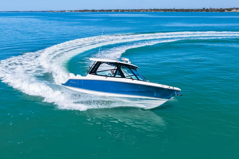Slide: The Image of Boston Whaler 330 Vantage 2026 - 20