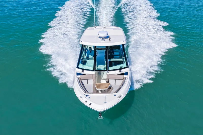 Slide: The Image of Boston Whaler 330 Vantage 2026 - 24