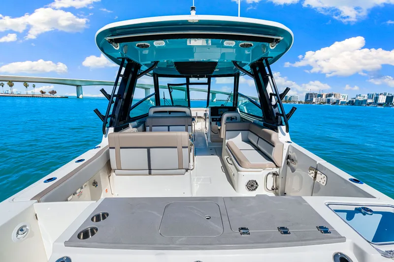 Slide: The Image of Boston Whaler 330 Vantage 2026 - 27