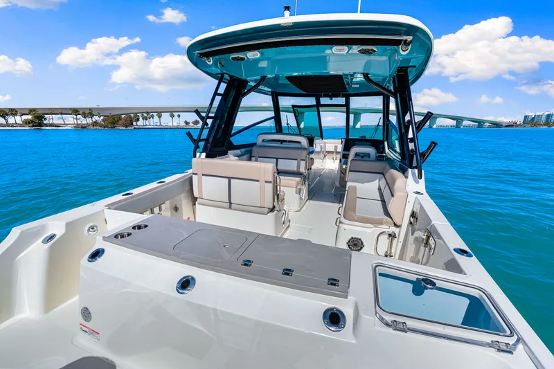 Slide: The Image of Boston Whaler 330 Vantage 2026 - 28