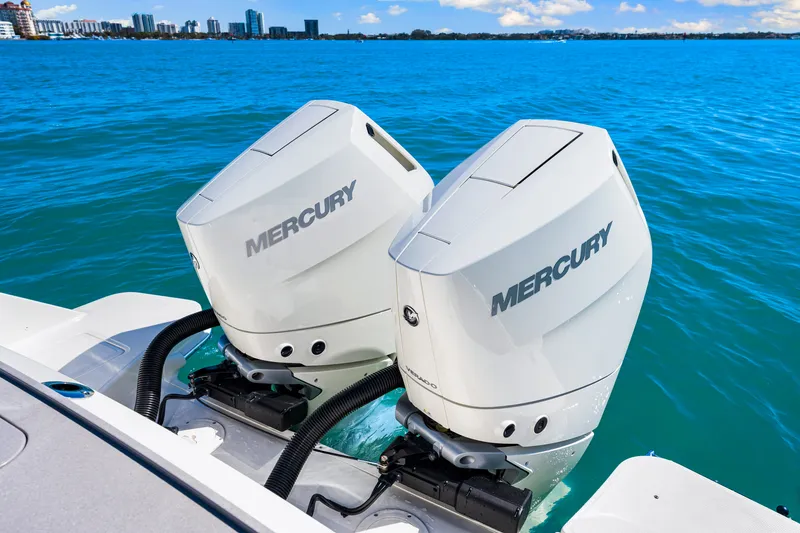Slide: The Image of Boston Whaler 330 Vantage 2026 - 29