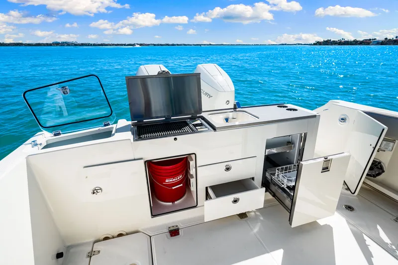 Slide: The Image of Boston Whaler 330 Vantage 2026 - 31