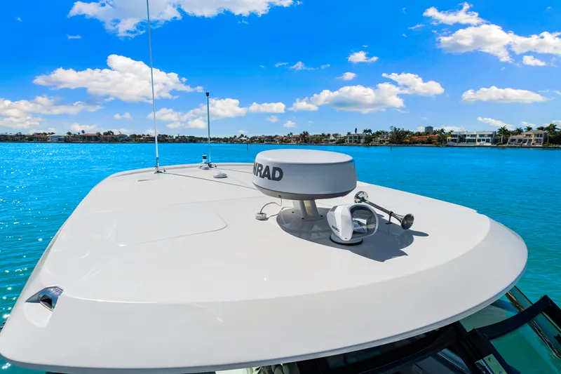 Slide: The Image of Boston Whaler 330 Vantage 2026 - 39