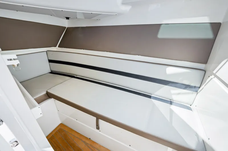 Slide: The Image of Boston Whaler 330 Vantage 2026 - 40