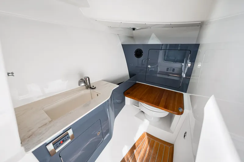 Slide: The Image of Boston Whaler 330 Vantage 2026 - 41