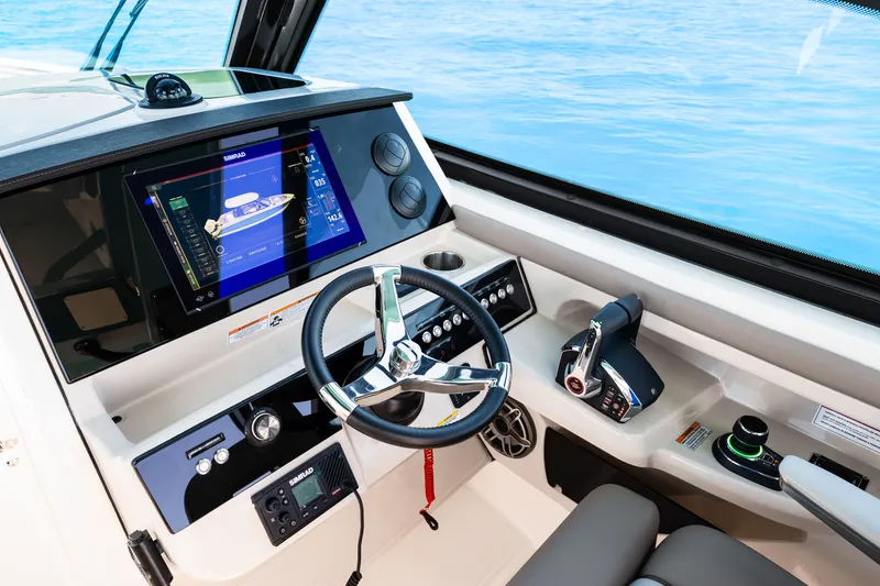 Slide: The Image of Boston Whaler 330 Vantage 2026 - 44