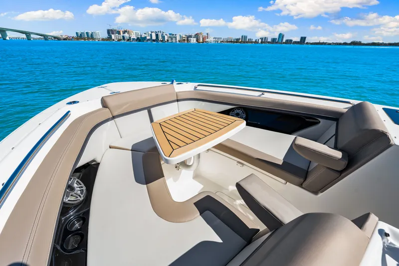 Slide: The Image of Boston Whaler 330 Vantage 2026 - 48