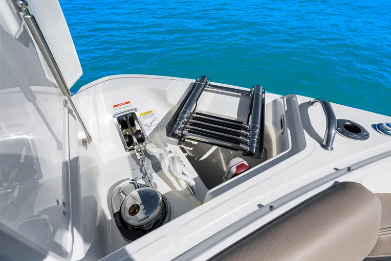 Slide: The Image of Boston Whaler 330 Vantage 2026 - 50