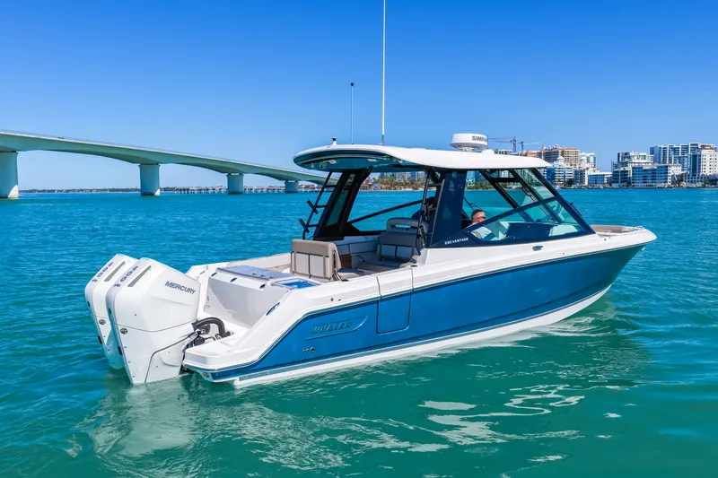 Slide: The Image of Boston Whaler 330 Vantage 2026 - 7