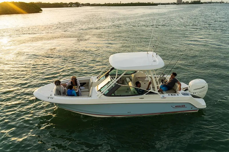 Slide: The Image of Boston Whaler 240 Vantage 2026 - 35