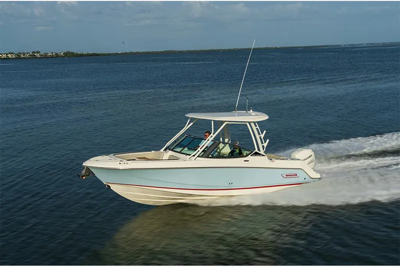 Slide: The Image of Boston Whaler 240 Vantage 2026 - 4
