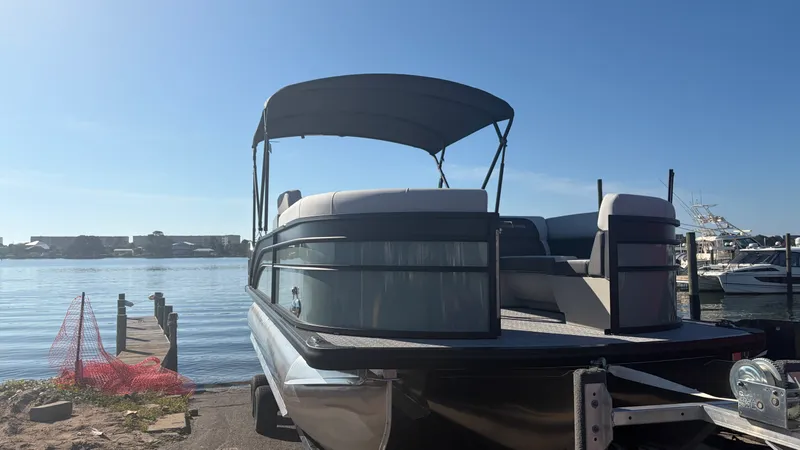 Slide: The Image of Harris Cruiser 230 2026 - 1