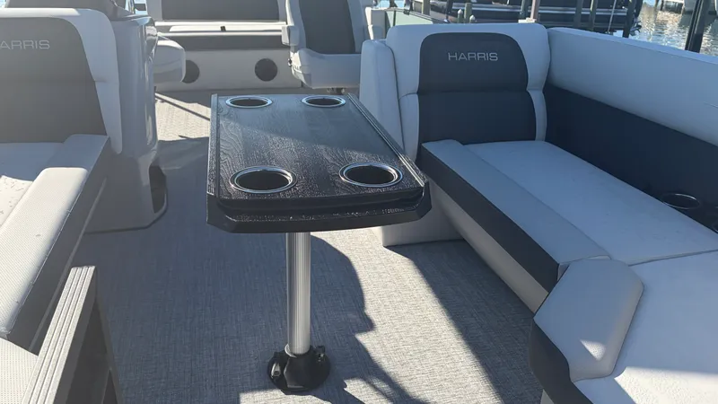 Slide: The Image of Harris Cruiser 230 2026 - 10
