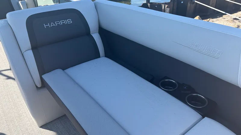 Slide: The Image of Harris Cruiser 230 2026 - 12
