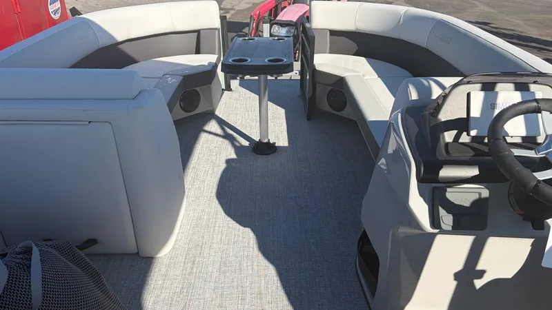 Slide: The Image of Harris Cruiser 230 2026 - 14