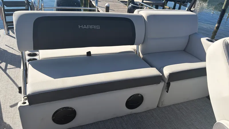 Slide: The Image of Harris Cruiser 230 2026 - 16