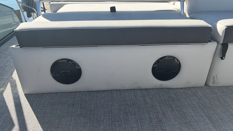 Slide: The Image of Harris Cruiser 230 2026 - 17