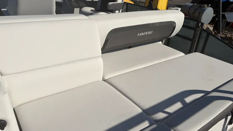 Slide: The Image of Harris Cruiser 230 2026 - 18