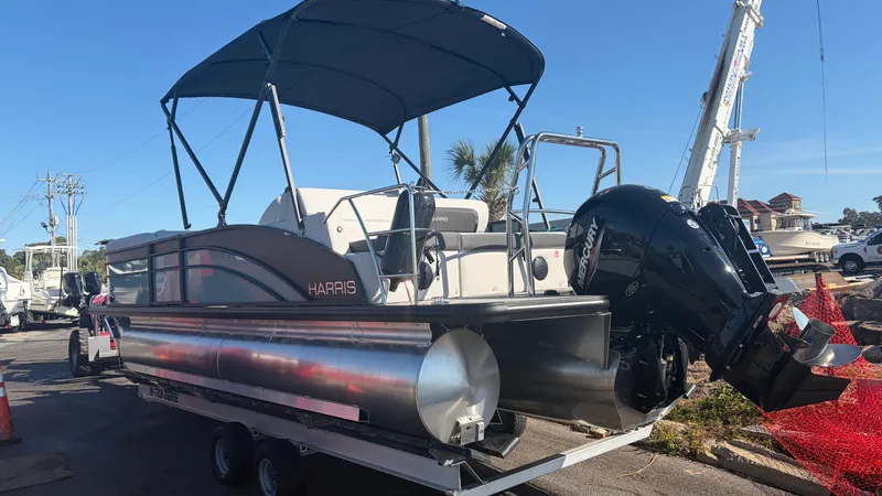 Slide: The Image of Harris Cruiser 230 2026 - 4