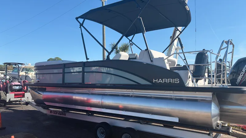 Slide: The Image of Harris Cruiser 230 2026 - 5