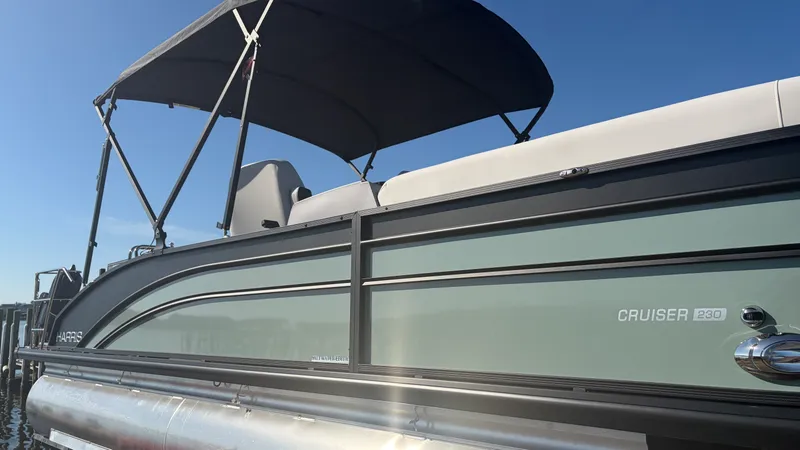 Slide: The Image of Harris Cruiser 230 2026 - 7