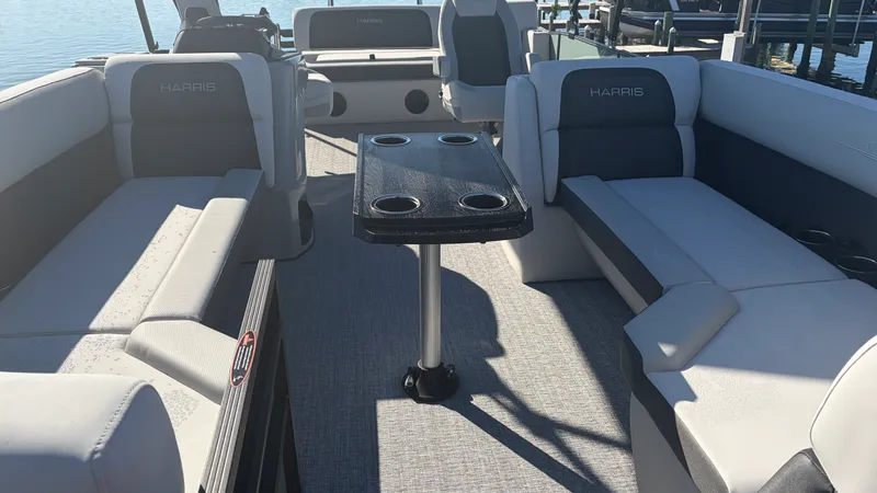 Slide: The Image of Harris Cruiser 230 2026 - 8