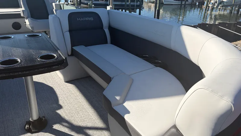 Slide: The Image of Harris Cruiser 230 2026 - 9