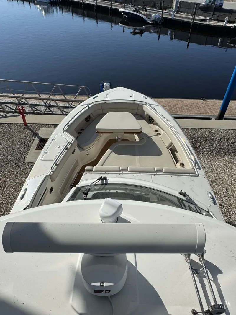 Slide: The Image of Boston Whaler 380 REALM 2022 - 4