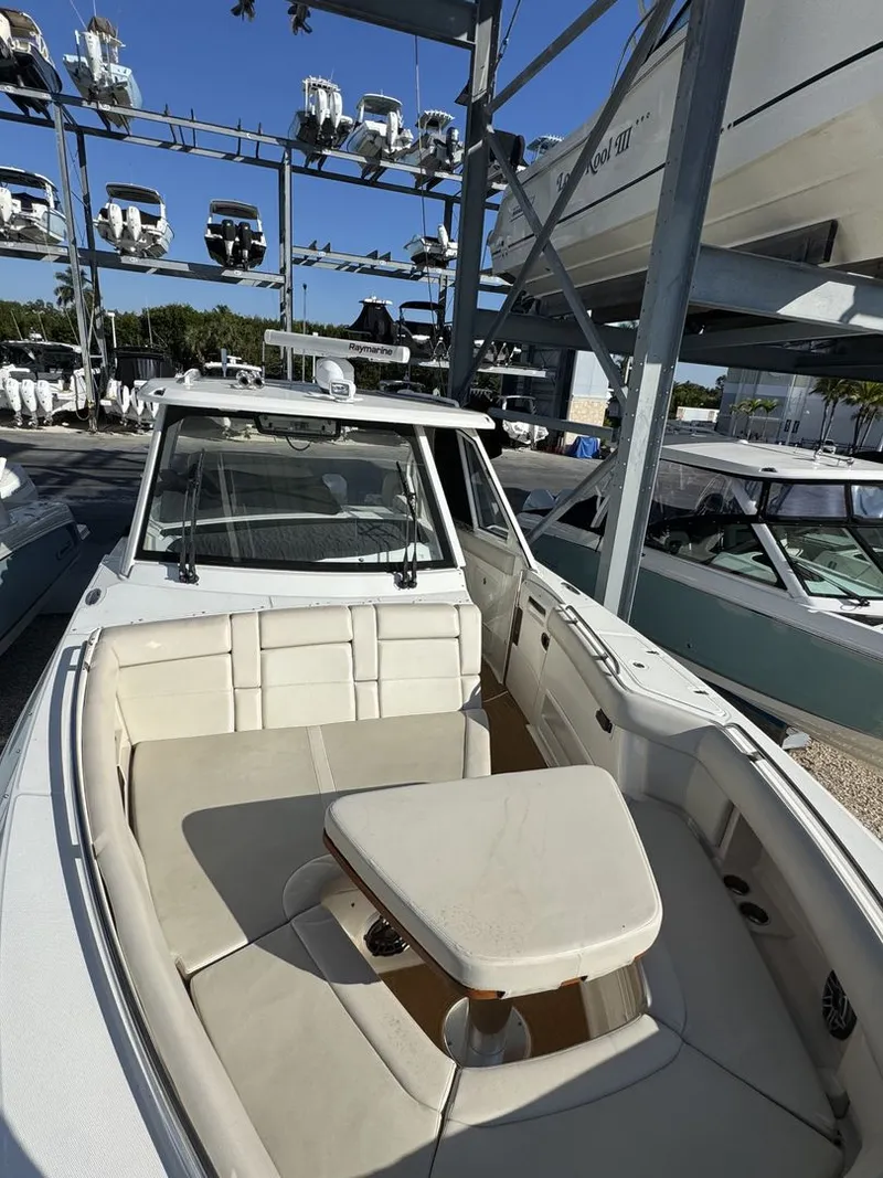 Slide: The Image of Boston Whaler 380 REALM 2022 - 5